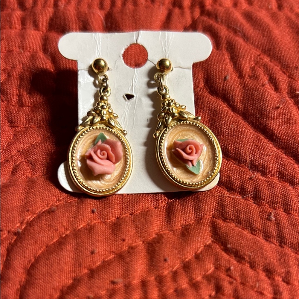 Vintage Avon Gold‎ and Pink Rose Earrings